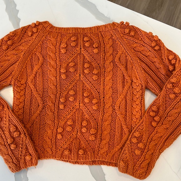 Pullover Burnt Orange Sweater Size M very short bodied 17”hits a few“ below boob - Picture 7 of 8